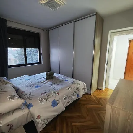 Illyrian Downtown * 티라나