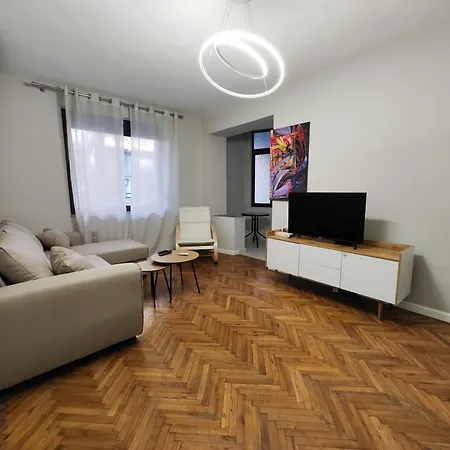 Illyrian Downtown * 티라나