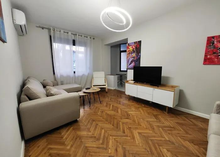 Illyrian Downtown * 티라나